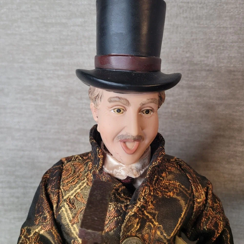Paul Minor Victorian Christmas Caroler Family Set 4 NWT Mom Dad Boy Girl RARE